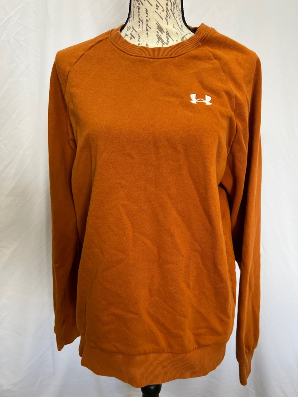 Golden Under Armour crew neck pullover sweatshirt women’s medium